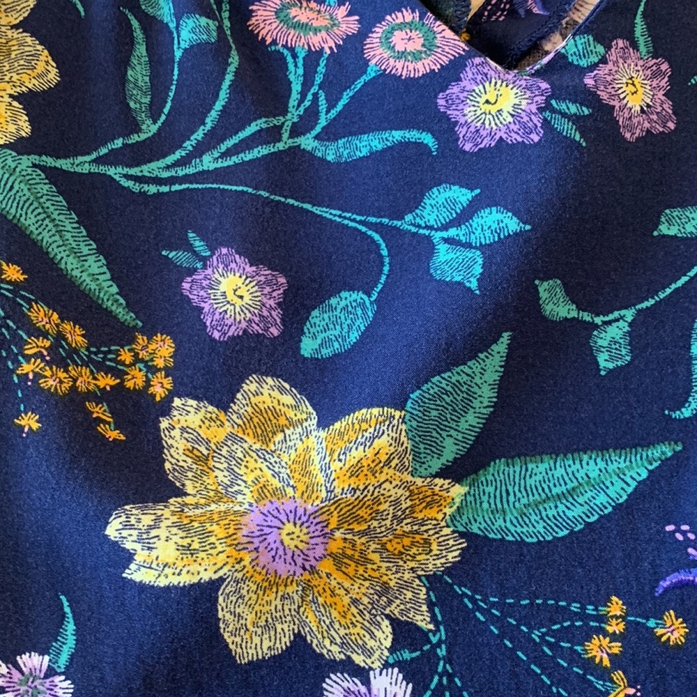 Old Navy Sleeveless Blouse - Picture 6 of 7